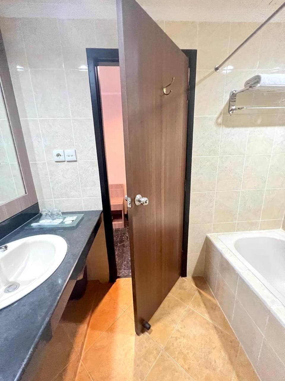 Royal Asia Hotel Palembang Dış mekan fotoğraf